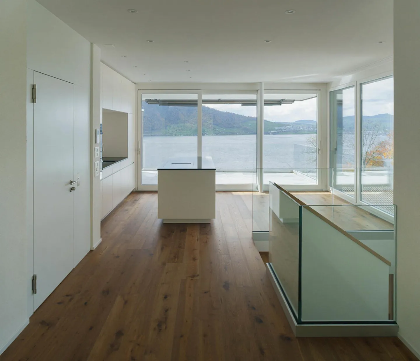 Casa unifamiliare a schiera di 4,5 stanze con vista lago - Foto 3 di 6