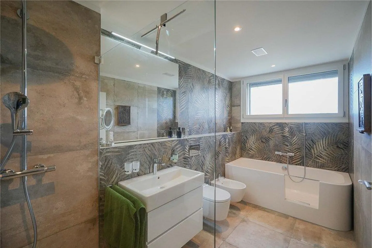 Living enjoyment of the extra class: Stylish 3.5-room penthouse apartment with a wonderful view - Photo 5 of 13