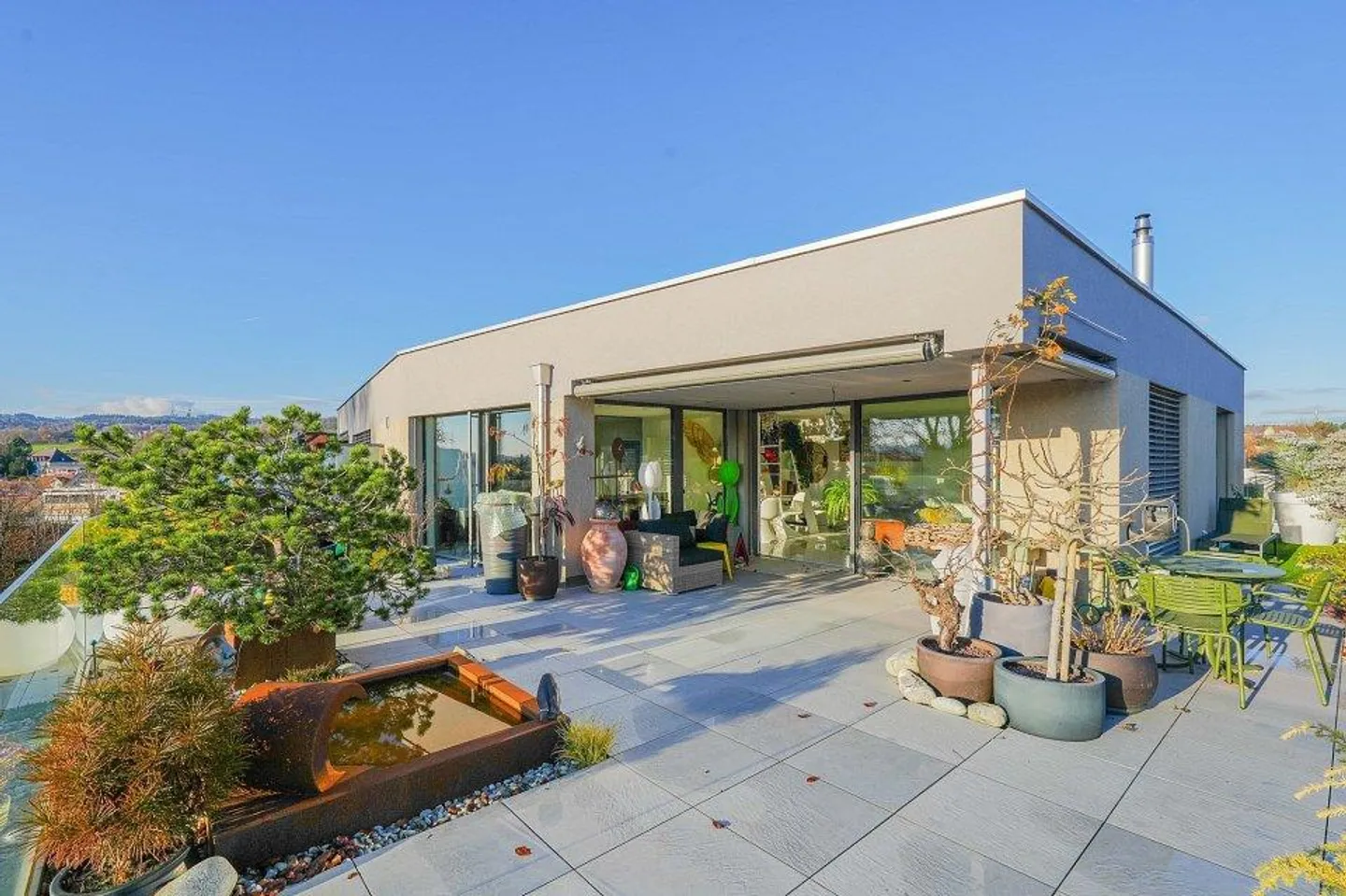 Living enjoyment of the extra class: Stylish 3.5-room penthouse apartment with a wonderful view - Photo 1 of 13