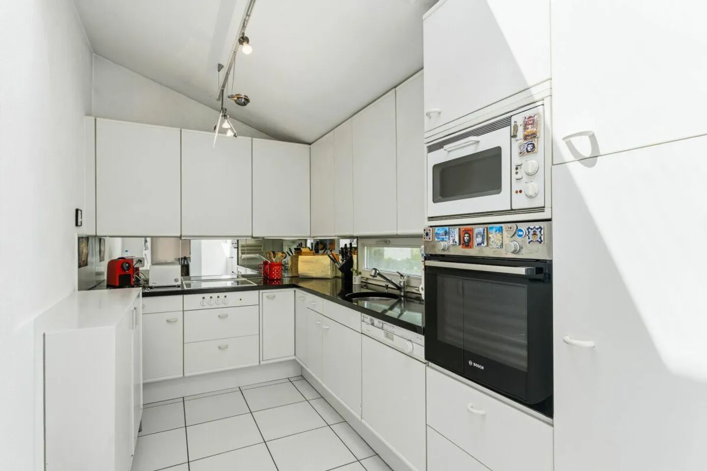 Trônes au-dessus des toits de Kriens sur le Sonnenberg - Appartement en attique de 4,5 pièces - Photo 6 sur 11