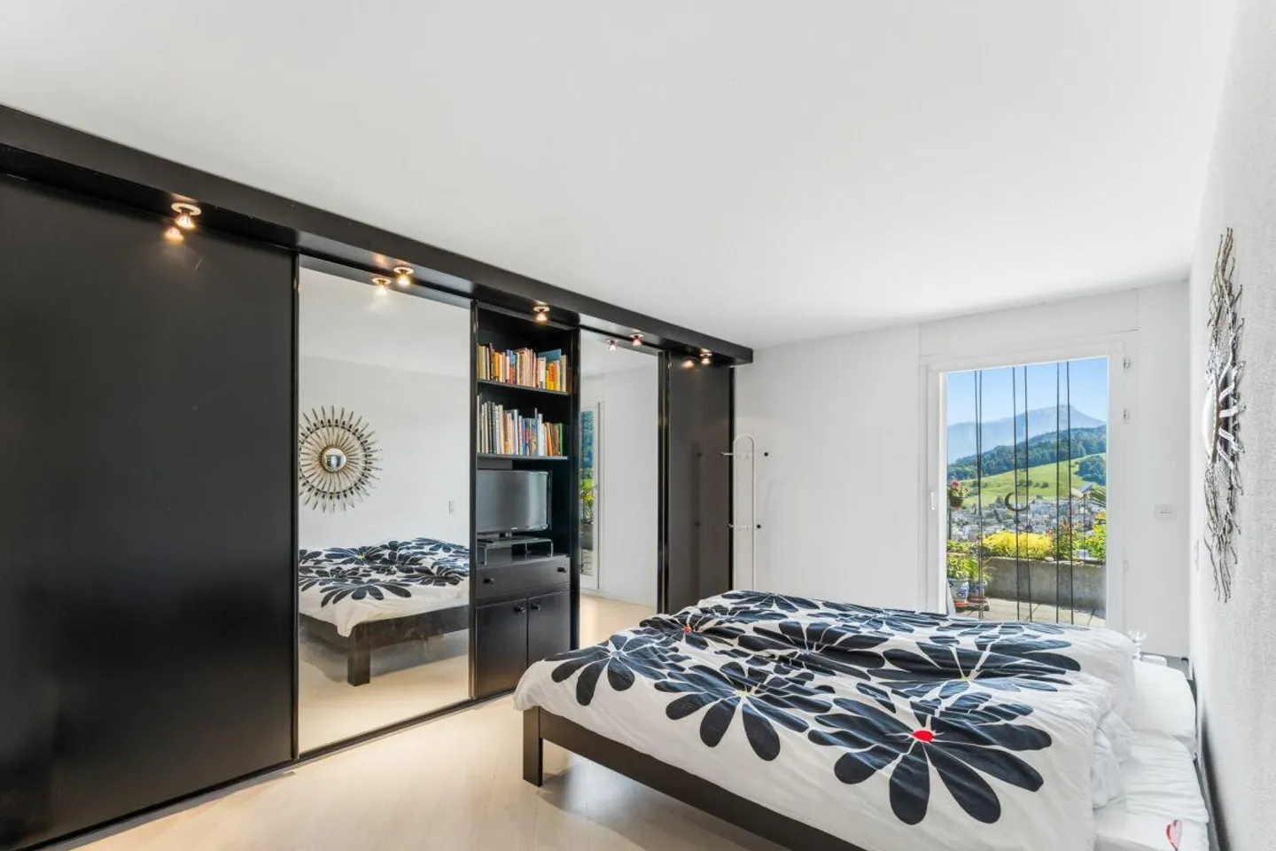Trônes au-dessus des toits de Kriens sur le Sonnenberg - Appartement en attique de 4,5 pièces - Photo 7 sur 11