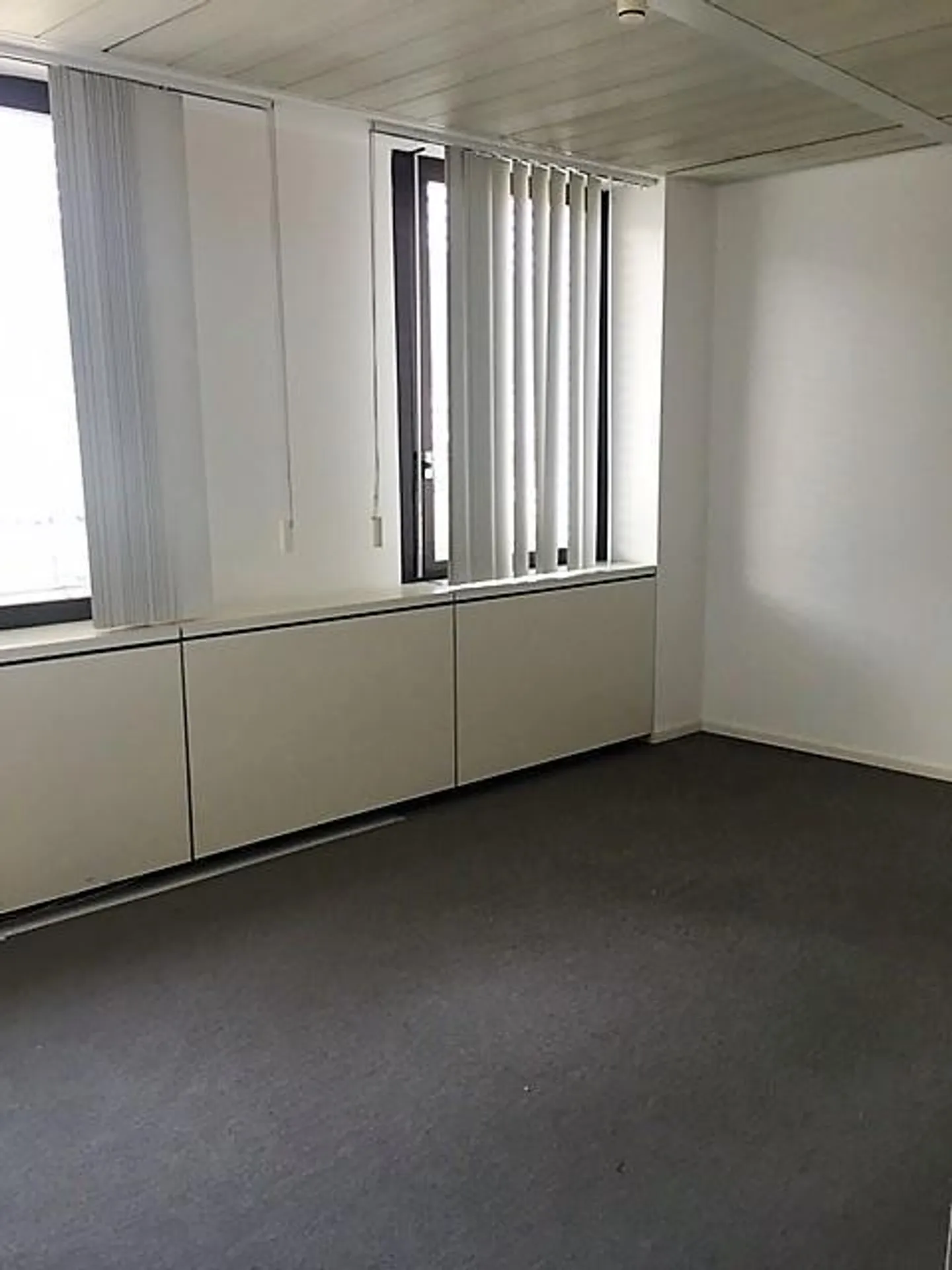 CHIASSO, PALAZZINA UFFICI A REDDITO - CHIASSO ZONA CORSO SAN GOTTARDO - Foto 3 di 22