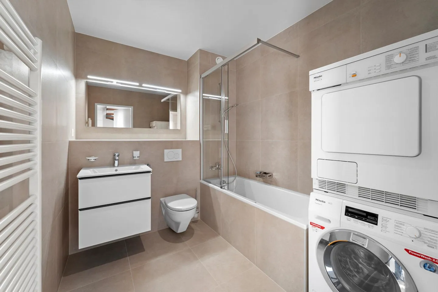 Exceptionnel : attique en duplex rénové de 236 m2 avec rooftop ! - Photo 6 sur 13