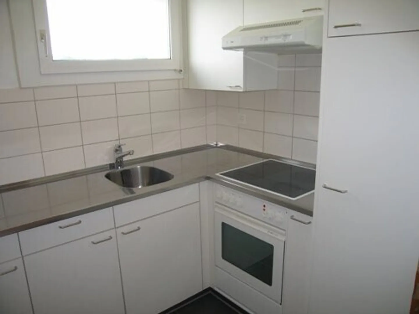 Luminoso appartamento duplex 3.5 in una proprietà ben tenuta! - Foto 2 di 7