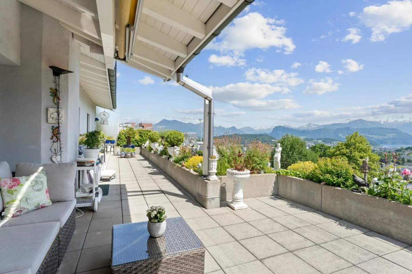 Trônes au-dessus des toits de Kriens sur le Sonnenberg - Appartement en attique de 4,5 pièces - Photo 10 sur 11