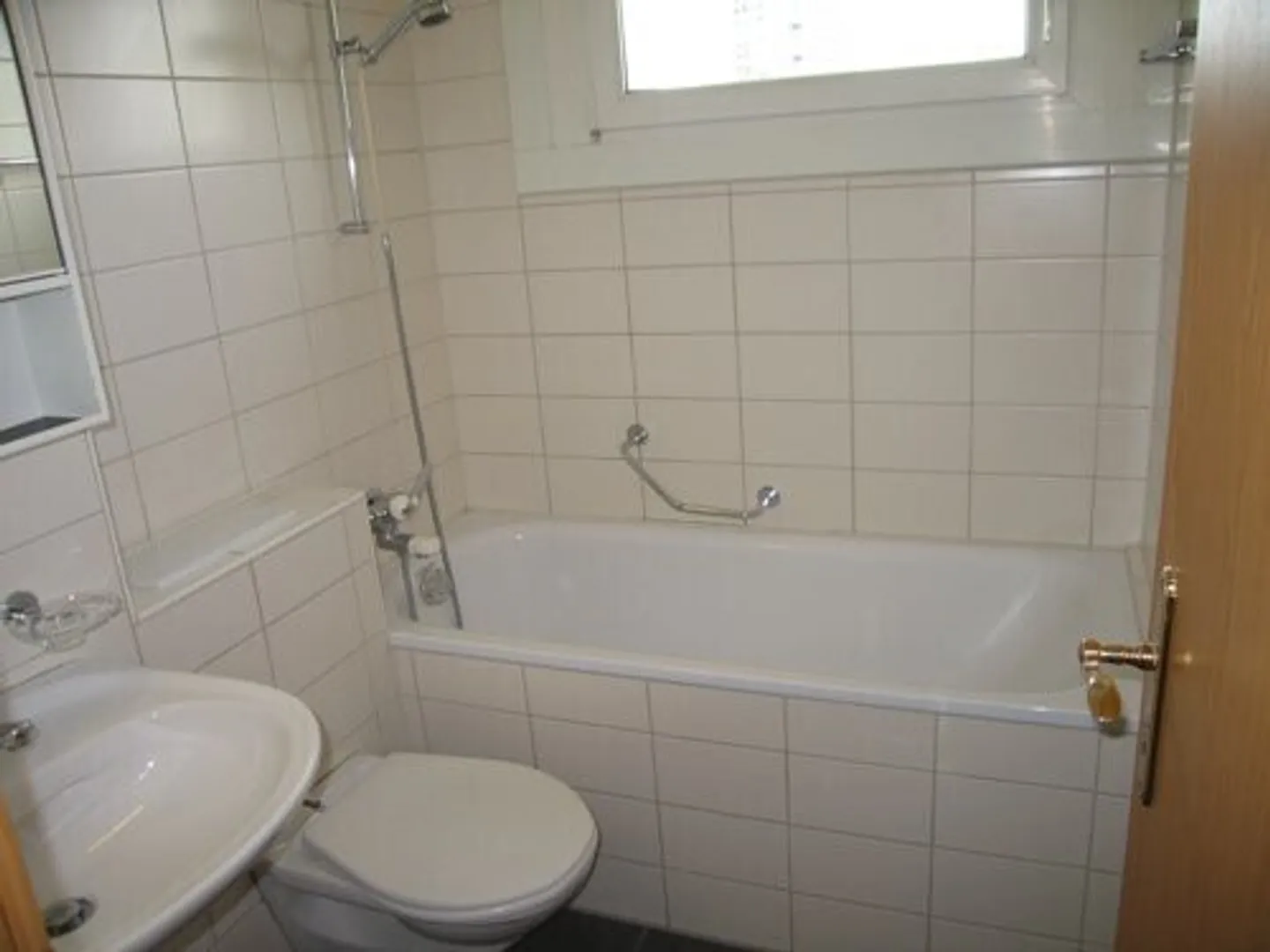 Luminoso appartamento duplex 3.5 in una proprietà ben tenuta! - Foto 3 di 7