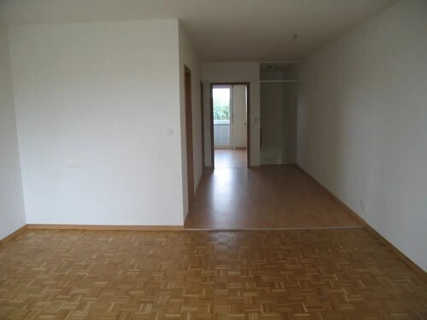 Luminoso appartamento duplex 3.5 in una proprietà ben tenuta! - Foto 6 di 7
