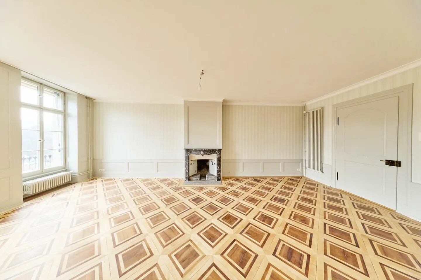 Ristrutturato di recente. Affascinante e storico. Moderno nella vita quotidiana. - Foto 2 di 13