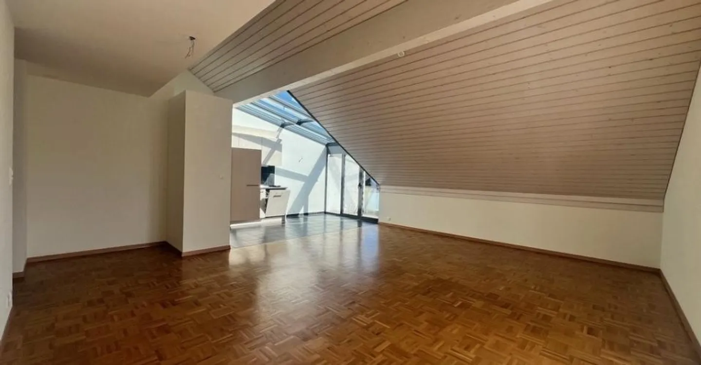 Beautiful apartment just steps from the lake - Photo 2 of 9