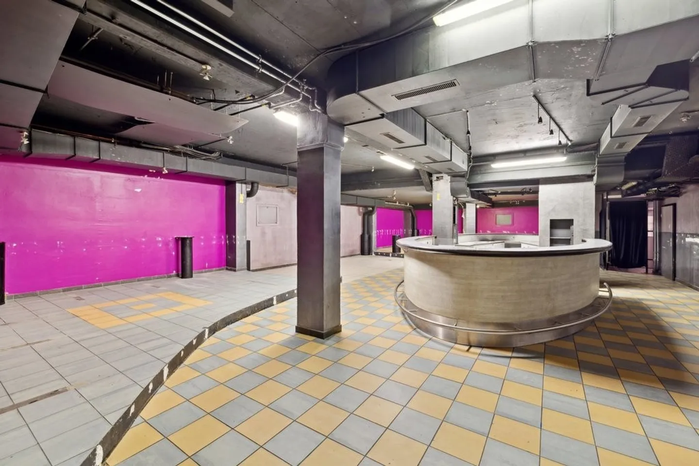 Bar/Disco zur Miete im Herzen von Sion - Foto 6 von 12