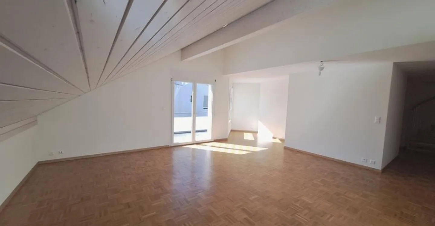 Beautiful apartment just steps from the lake - Photo 7 of 9