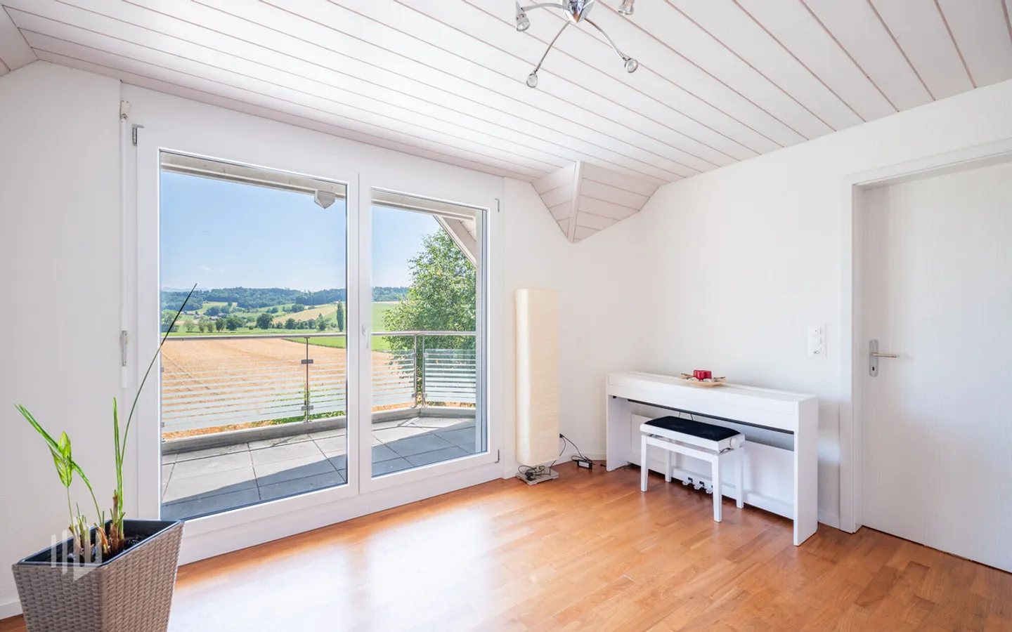 ImmoWyss - Family Dream with Garden, Pool and Plenty of Space to Live - Photo 6 of 10