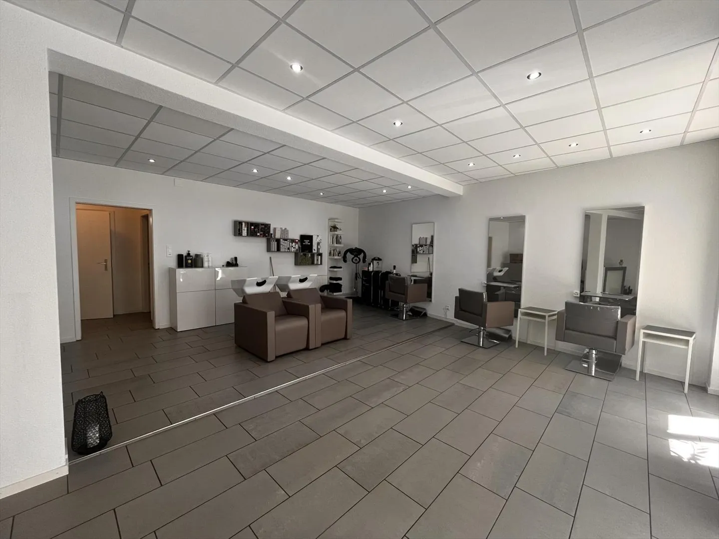 Spazio commerciale ristrutturato di 86 m² venduto nel cuore di Friburgo - Foto 1 di 6