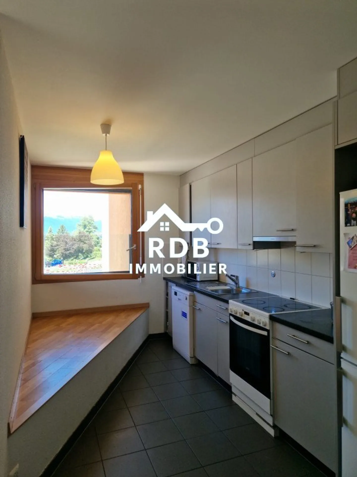 5-room apartment on the 1st floor located in Le Grand-Saconnex 1218 - Photo 3 of 10