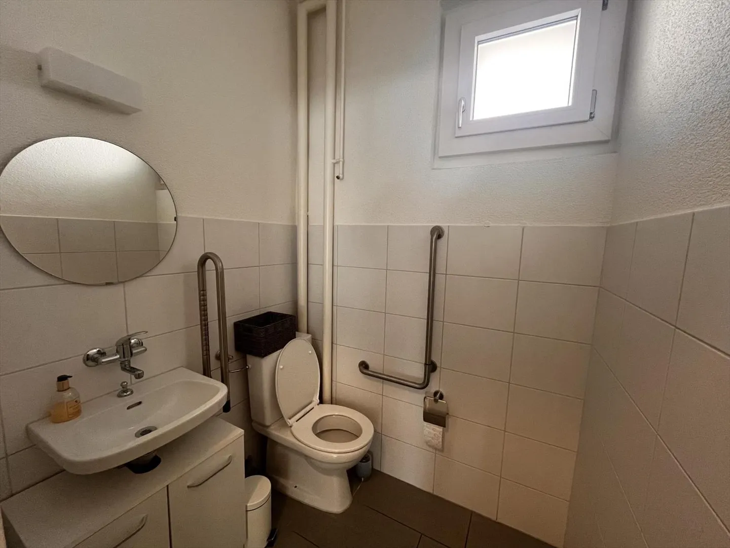 Spazio commerciale ristrutturato di 86 m² venduto nel cuore di Friburgo - Foto 4 di 6