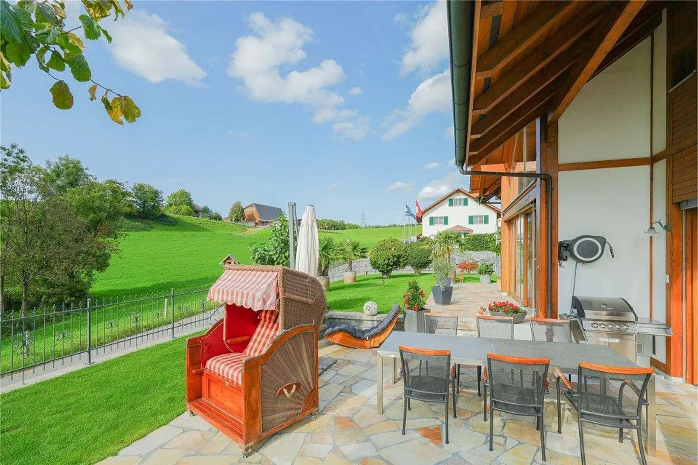 Coming home, switching off, feeling good: Spacious 5-room single-family house - Photo 4 of 13