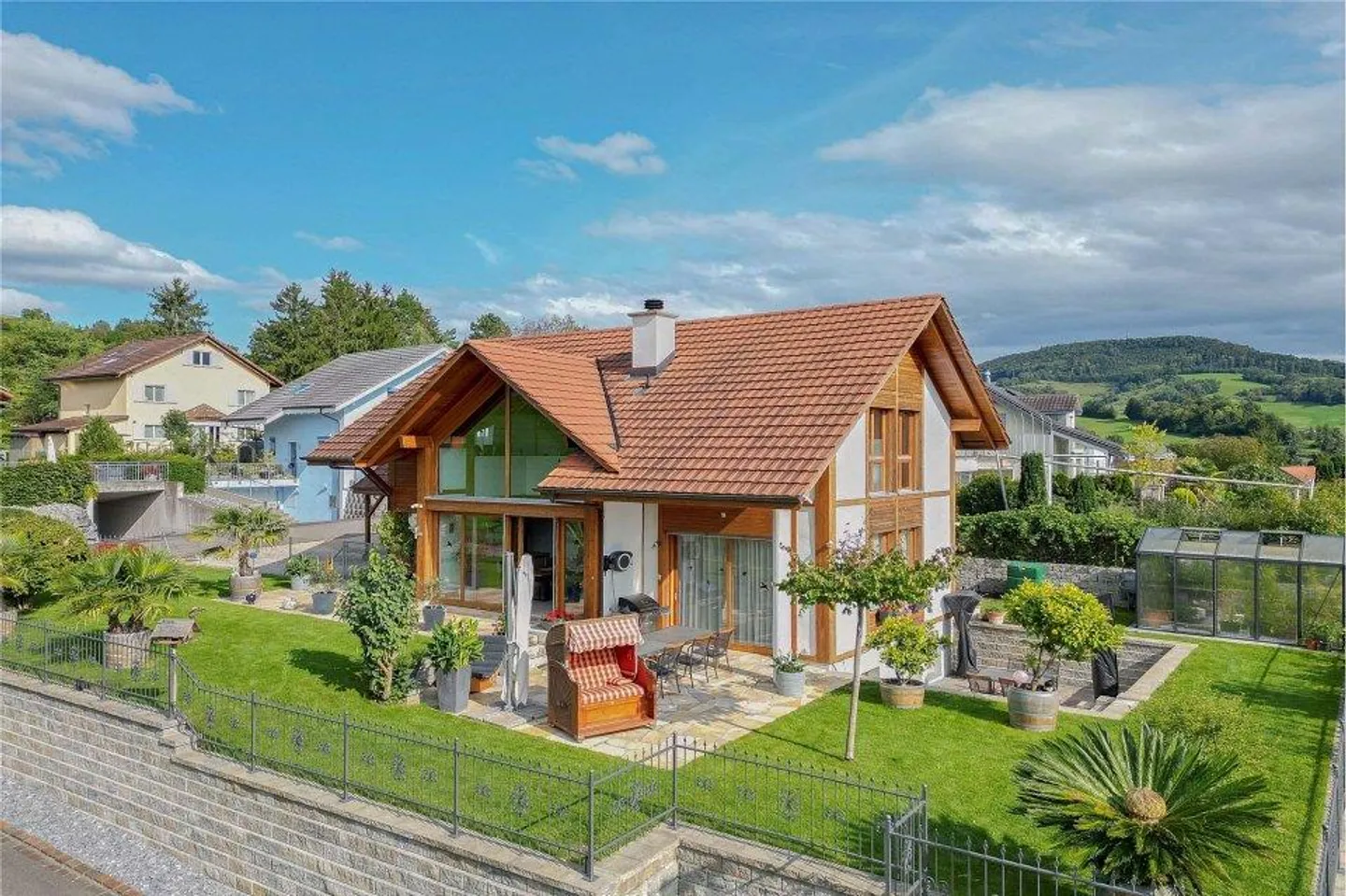 Coming home, switching off, feeling good: Spacious 5-room single-family house - Photo 1 of 13