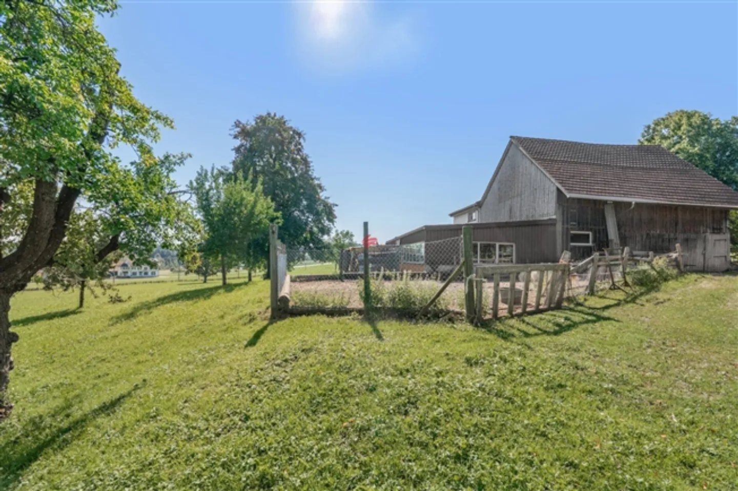 Vivere e affari in un'idilliaca campagna - Foto 2 di 13