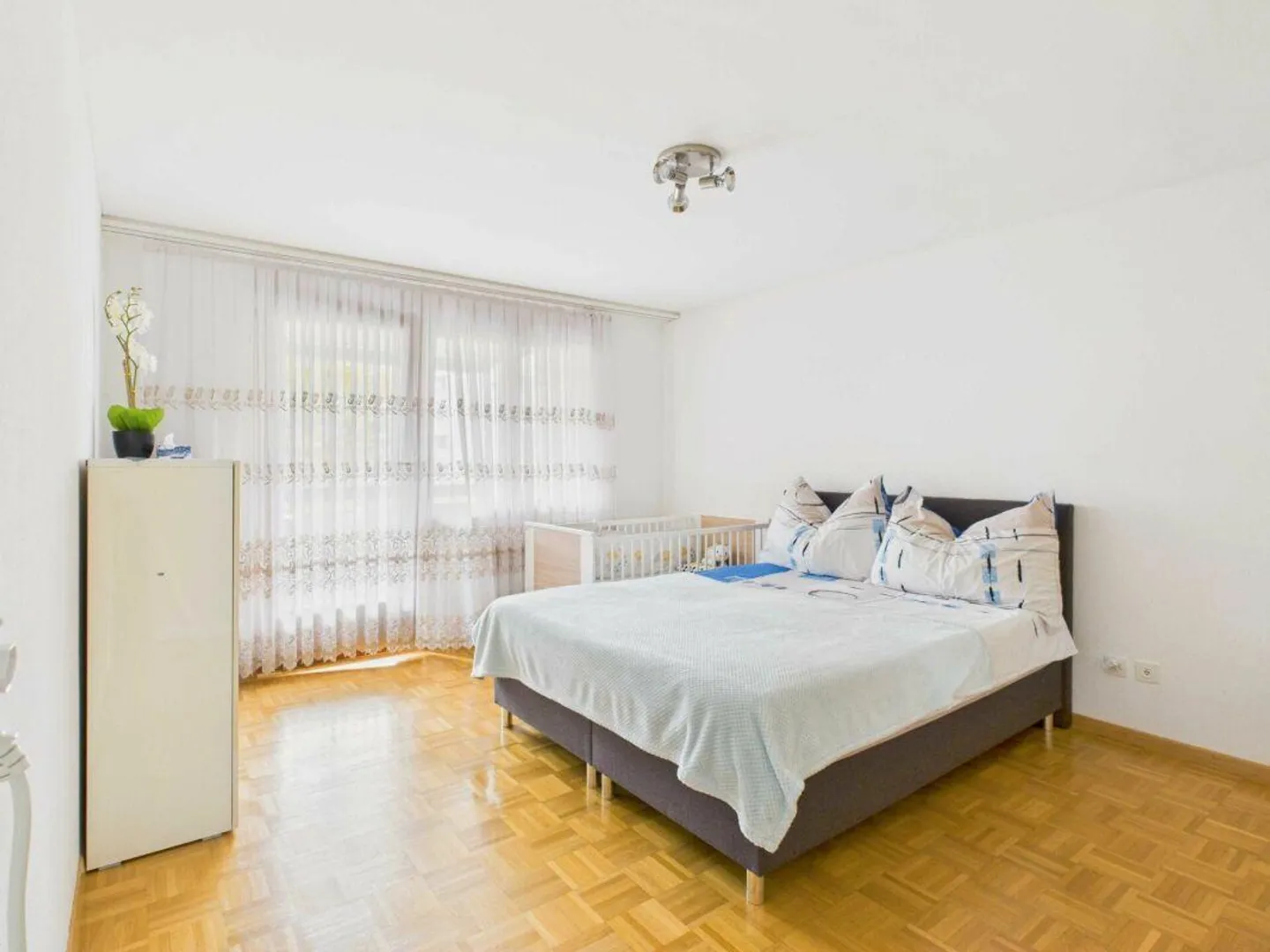 Grosszügige 4.5-Zimmerwohnung mit Balkon - Foto 6 von 10