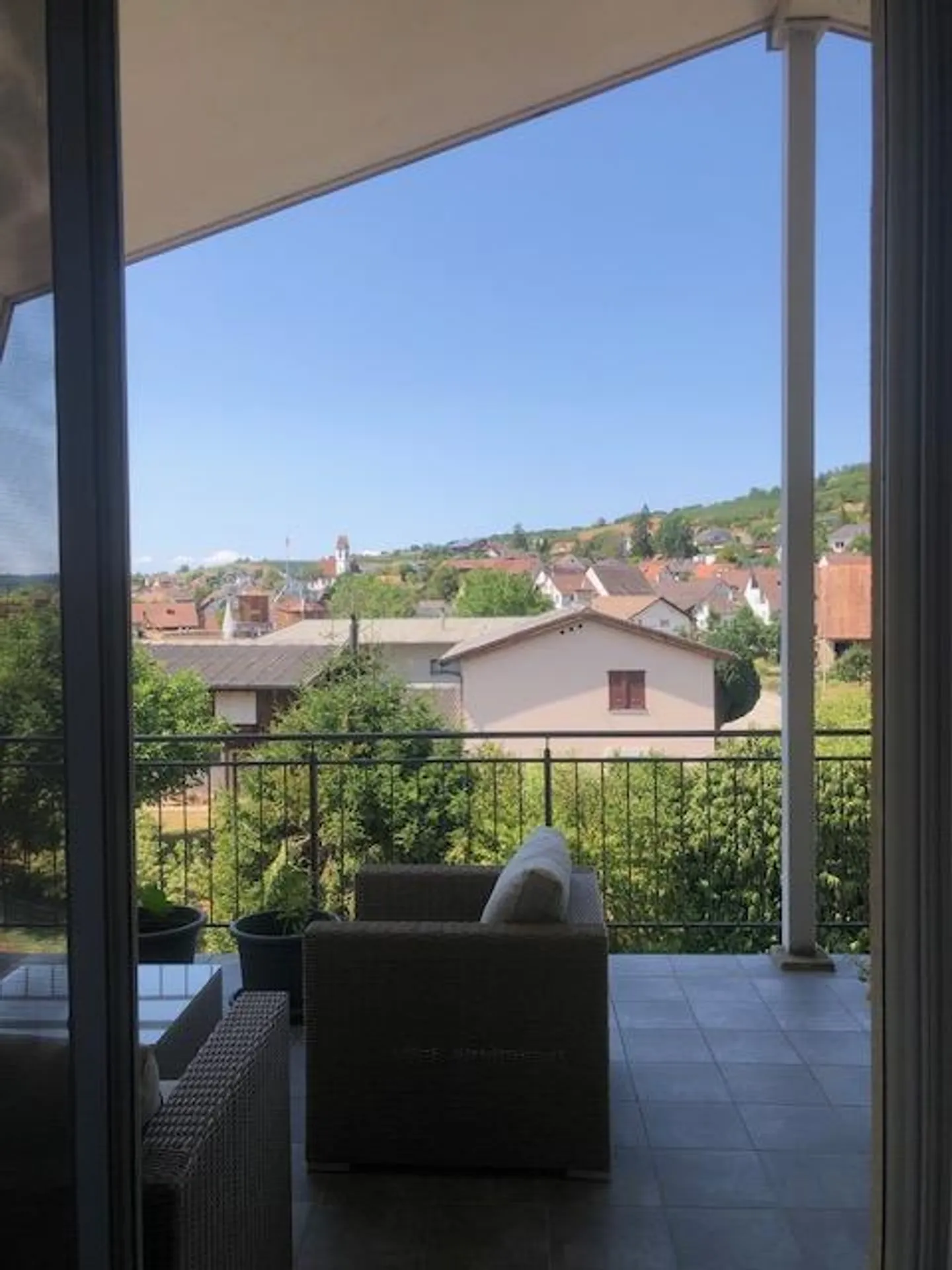 Bell'appartamento spazioso con 2 grandi balconi - Foto 15 di 16
