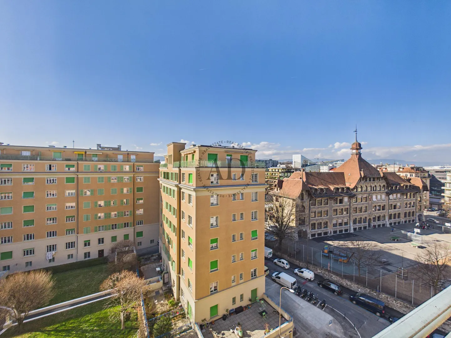 Penthouse with a view of the lake, the fountain, and Mont Blanc - Photo 8 of 8