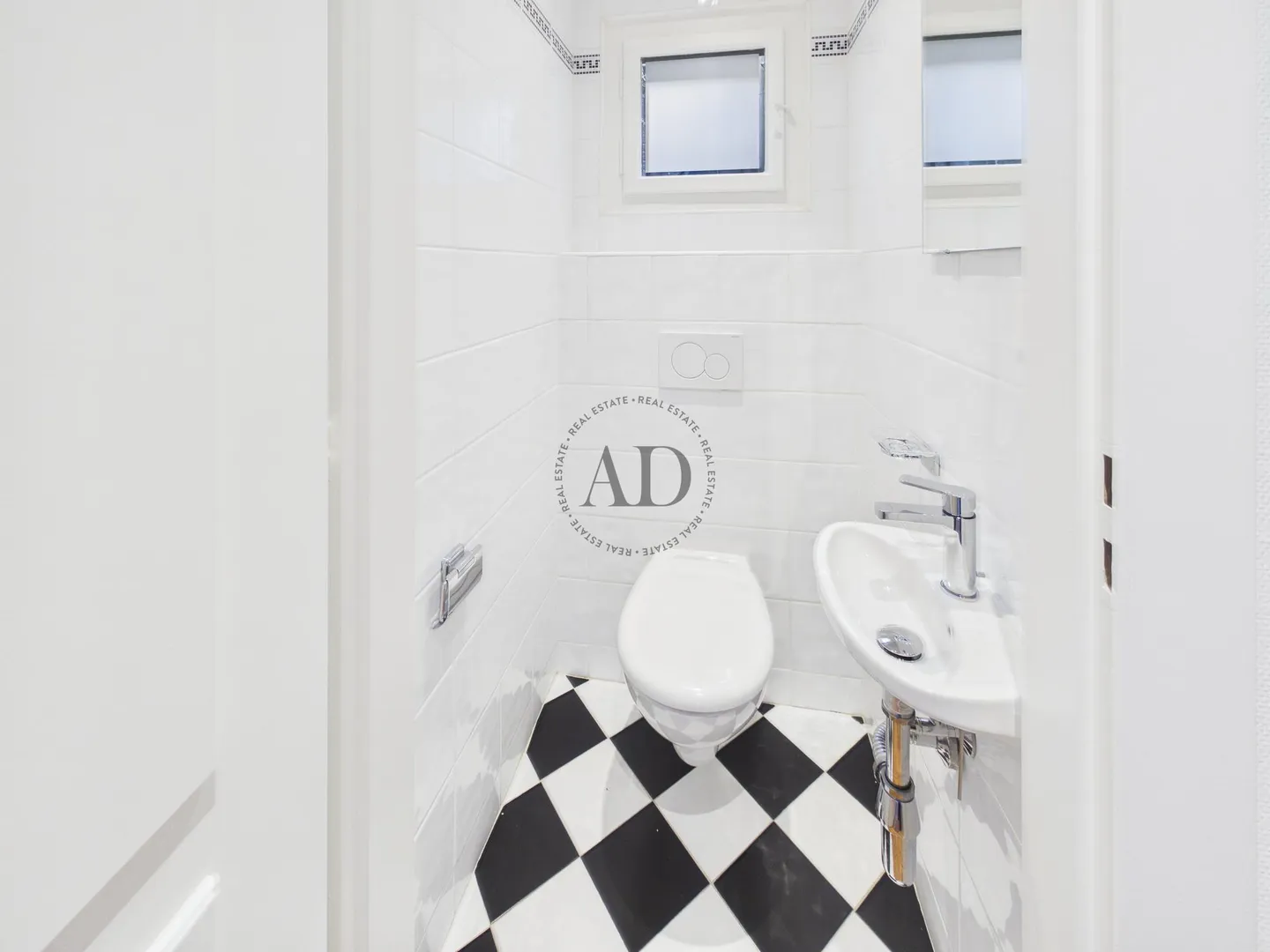 Penthouse with a view of the lake, the fountain, and Mont Blanc - Photo 6 of 8