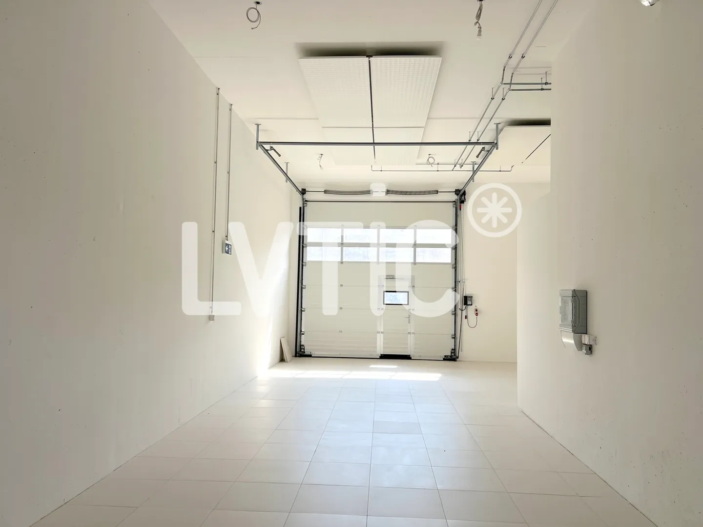 Bâtiment industriel, ateliers, bureaux de 847 m2 à vendre à Collombey - Photo 5 sur 11