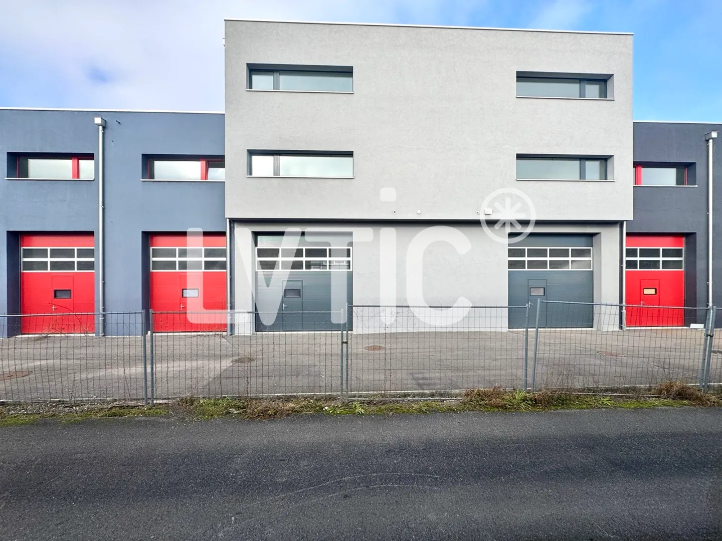 Bâtiment industriel, ateliers, bureaux de 847 m2 à vendre à Collombey - Photo 7 sur 11