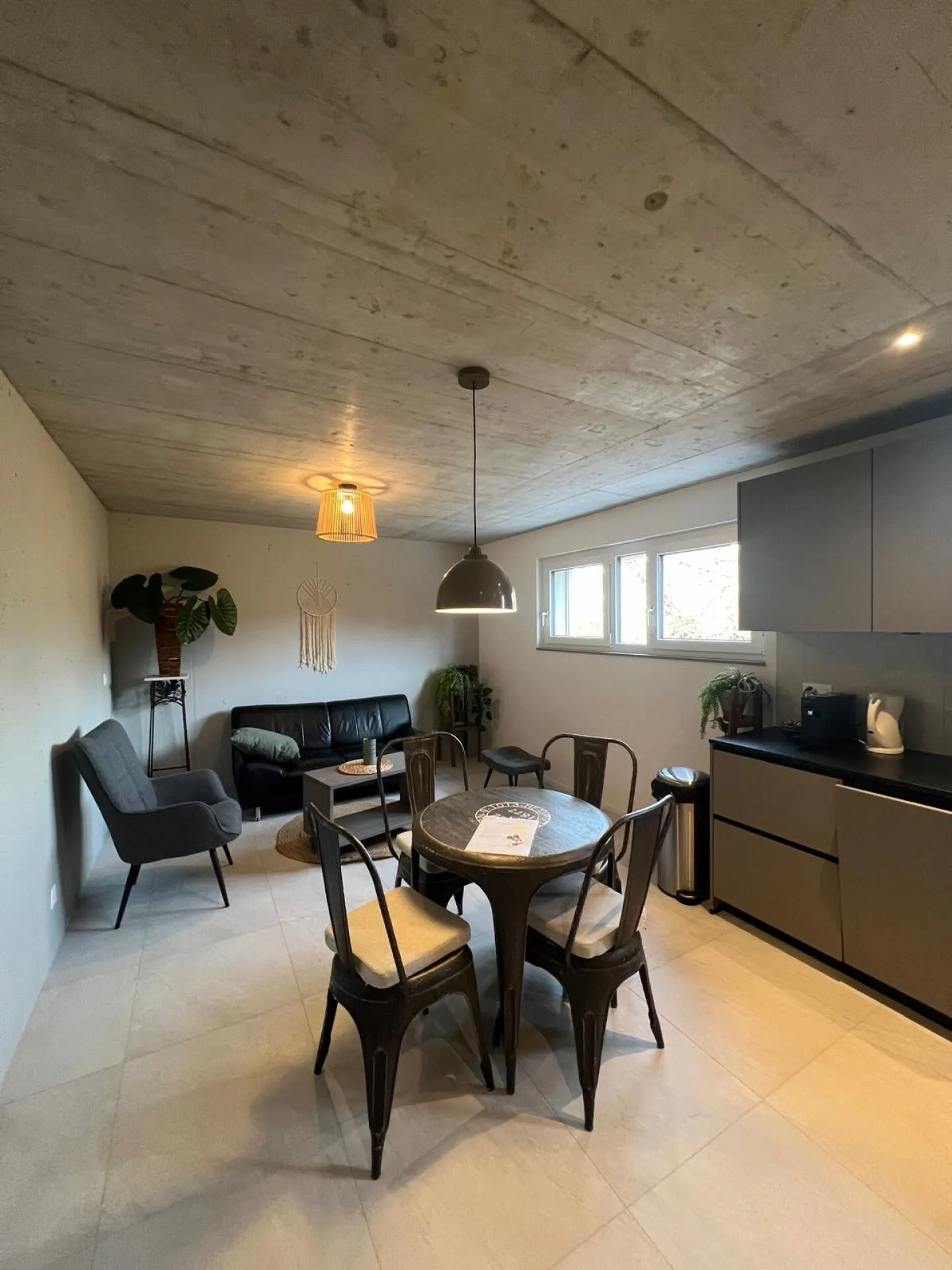 New high-end shared accommodation - Furnished rooms with balcony just steps from Châtel-St-Denis train station - Photo 1 of 9