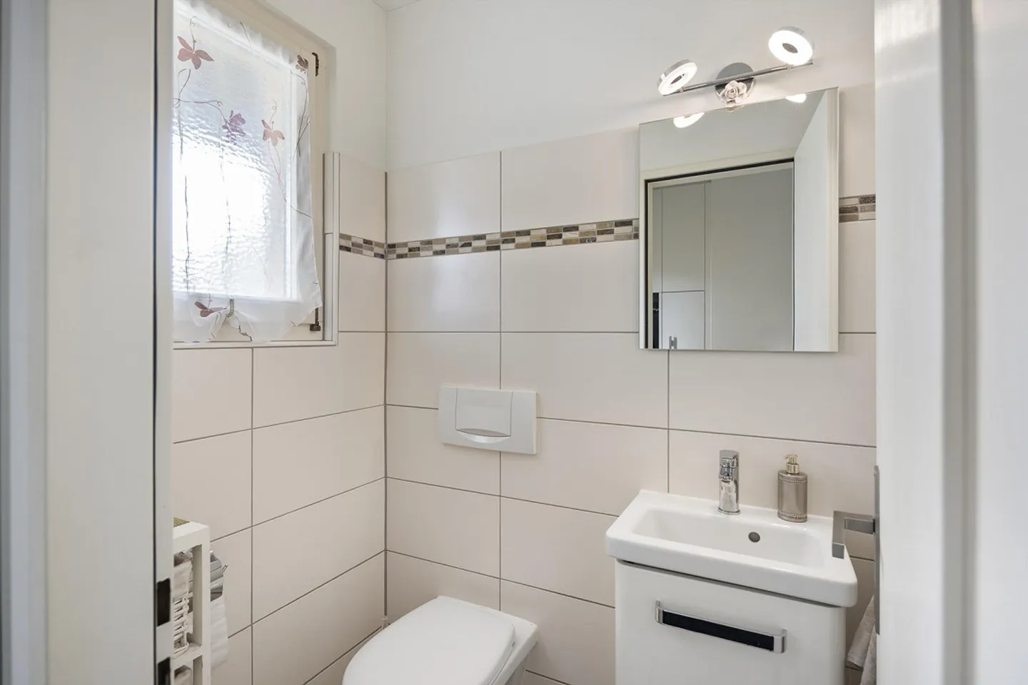 Maison familiale spacieuse avec jardin - Photo 8 sur 14