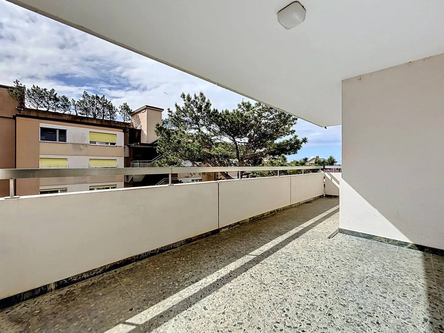 Appartamento con 6 stanze completamente da ristrutturare - Foto 2 di 7