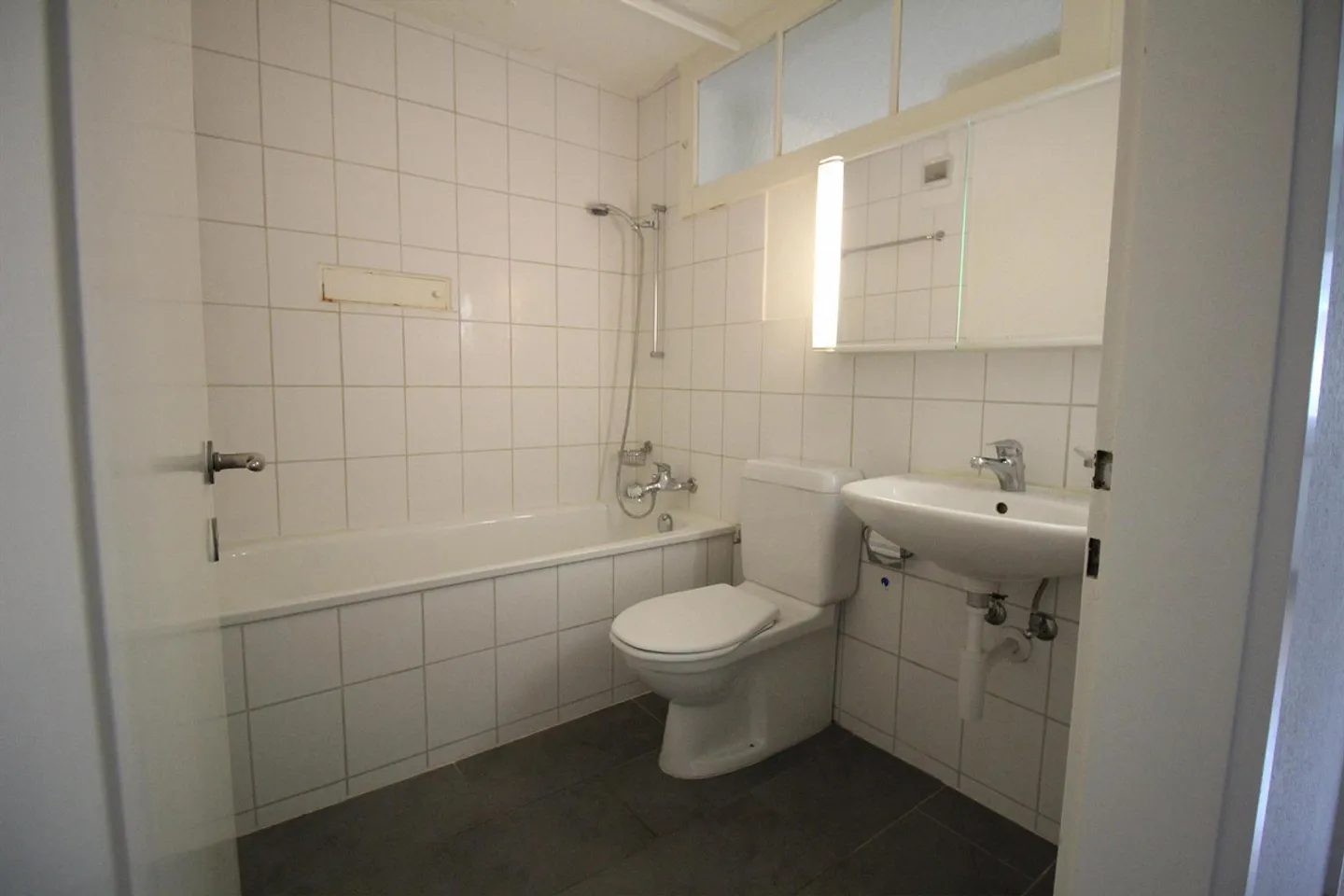 Charming Living in the Green & Experience Zurich Nearby! - Photo 3 of 5