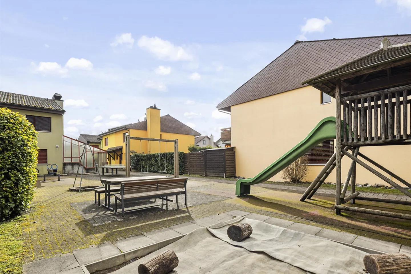 Maison familiale spacieuse avec jardin - Photo 13 sur 14