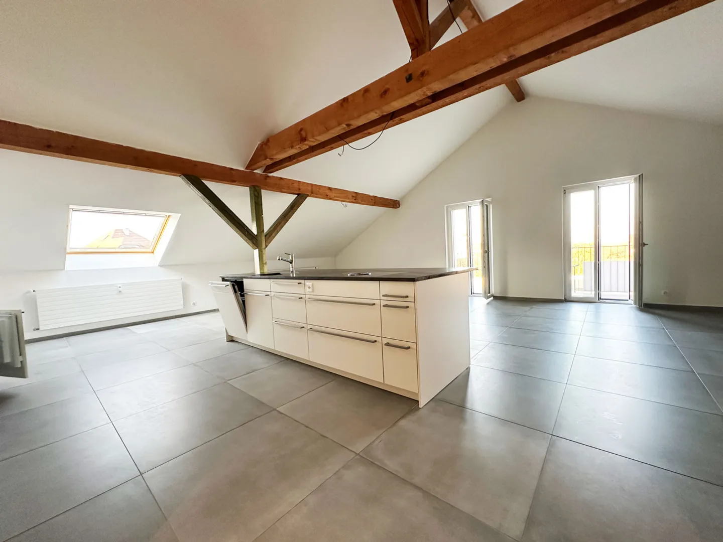 «Wunderschöne, 133m2 grosse und gemütliche Dachwohnung mit Balkon» - Foto 2 von 8