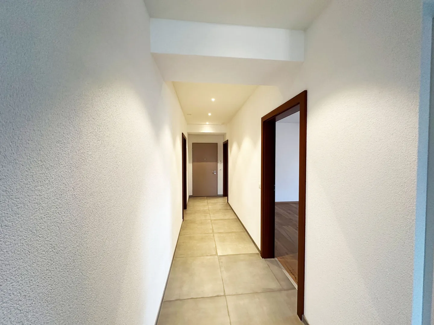 «Wunderschöne, 133m2 grosse und gemütliche Dachwohnung mit Balkon» - Foto 3 von 8