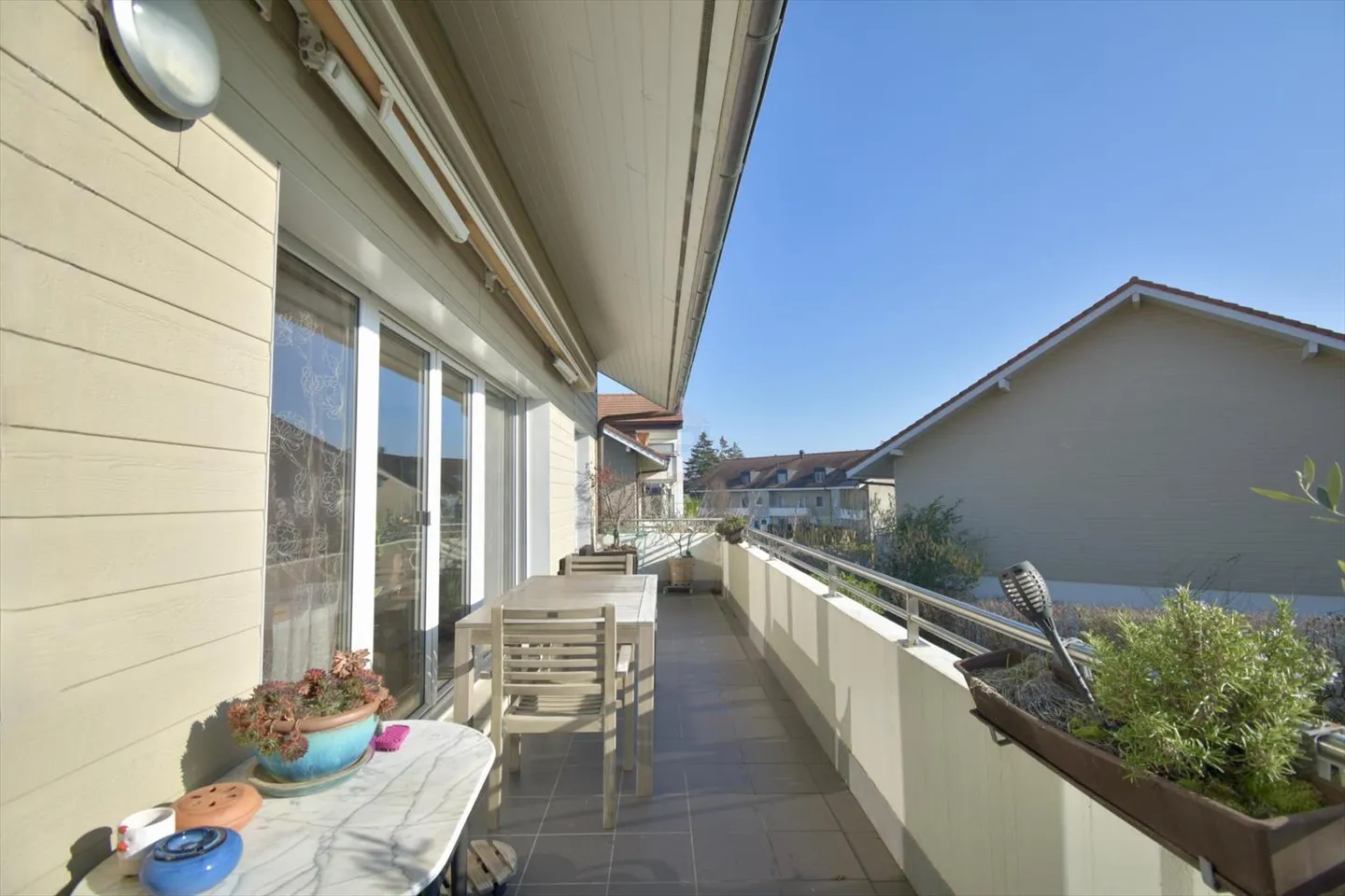 Superb bright duplex in Eysins - Photo 2 of 11