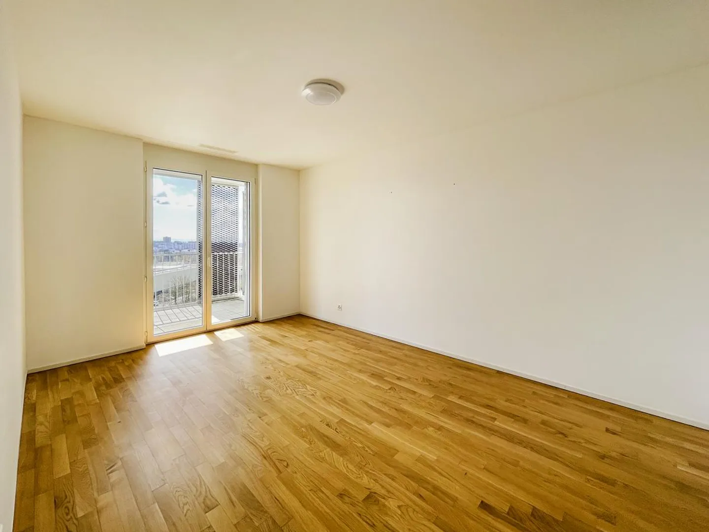 A bright, cross-through top floor apartment with high technical performance - Photo 9 of 11