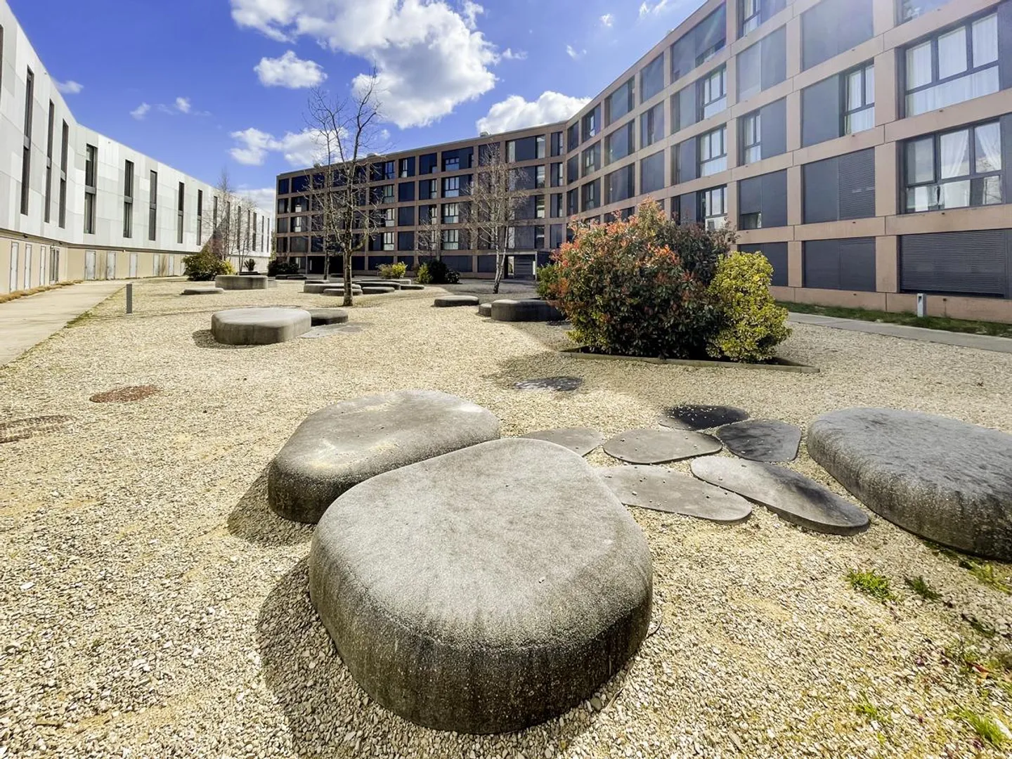 A bright, cross-through top floor apartment with high technical performance - Photo 1 of 11