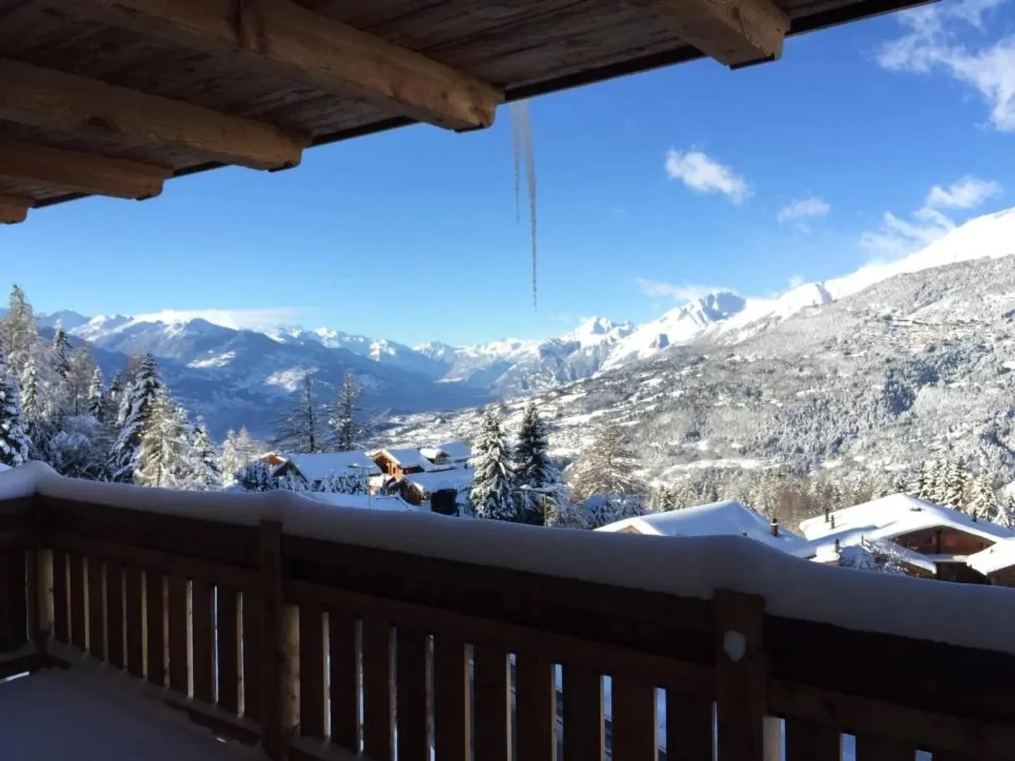 Luxuswohnung mit atemberaubender Aussicht - Foto 4 von 9