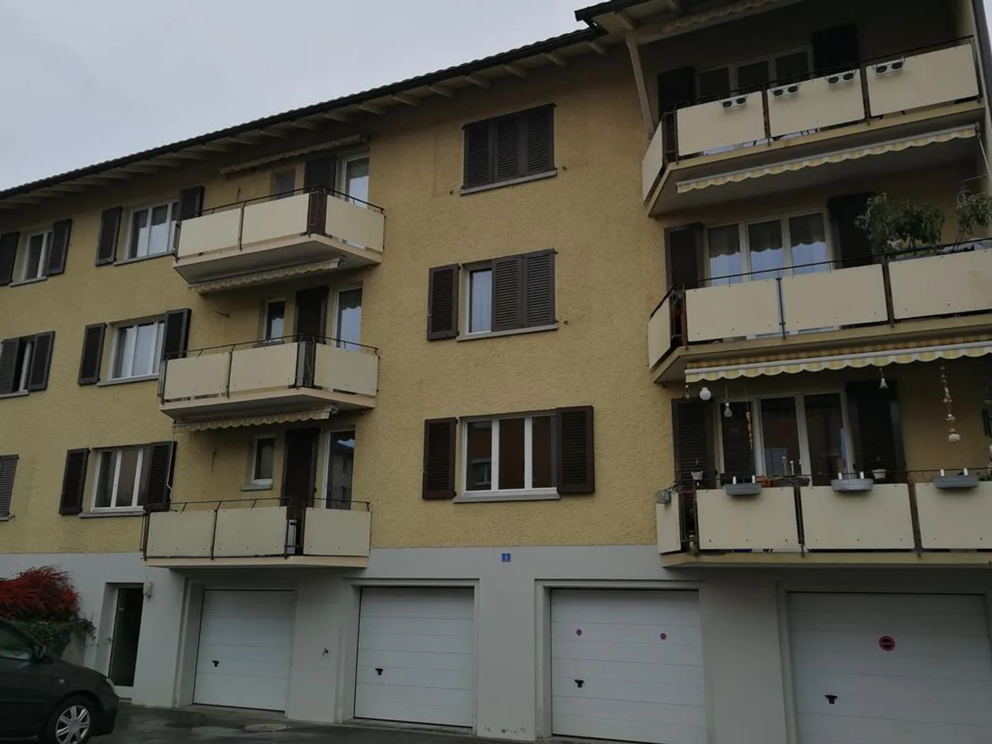 Appartement familial dans un emplacement calme - Photo 2 sur 7
