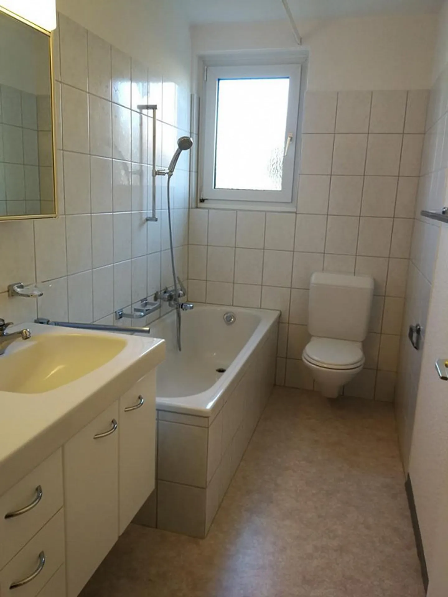 Appartement familial dans un emplacement calme - Photo 4 sur 7