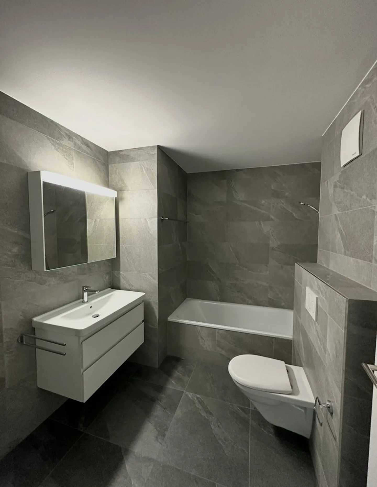 Modern 3.5-Room Apartment - Photo 4 of 4