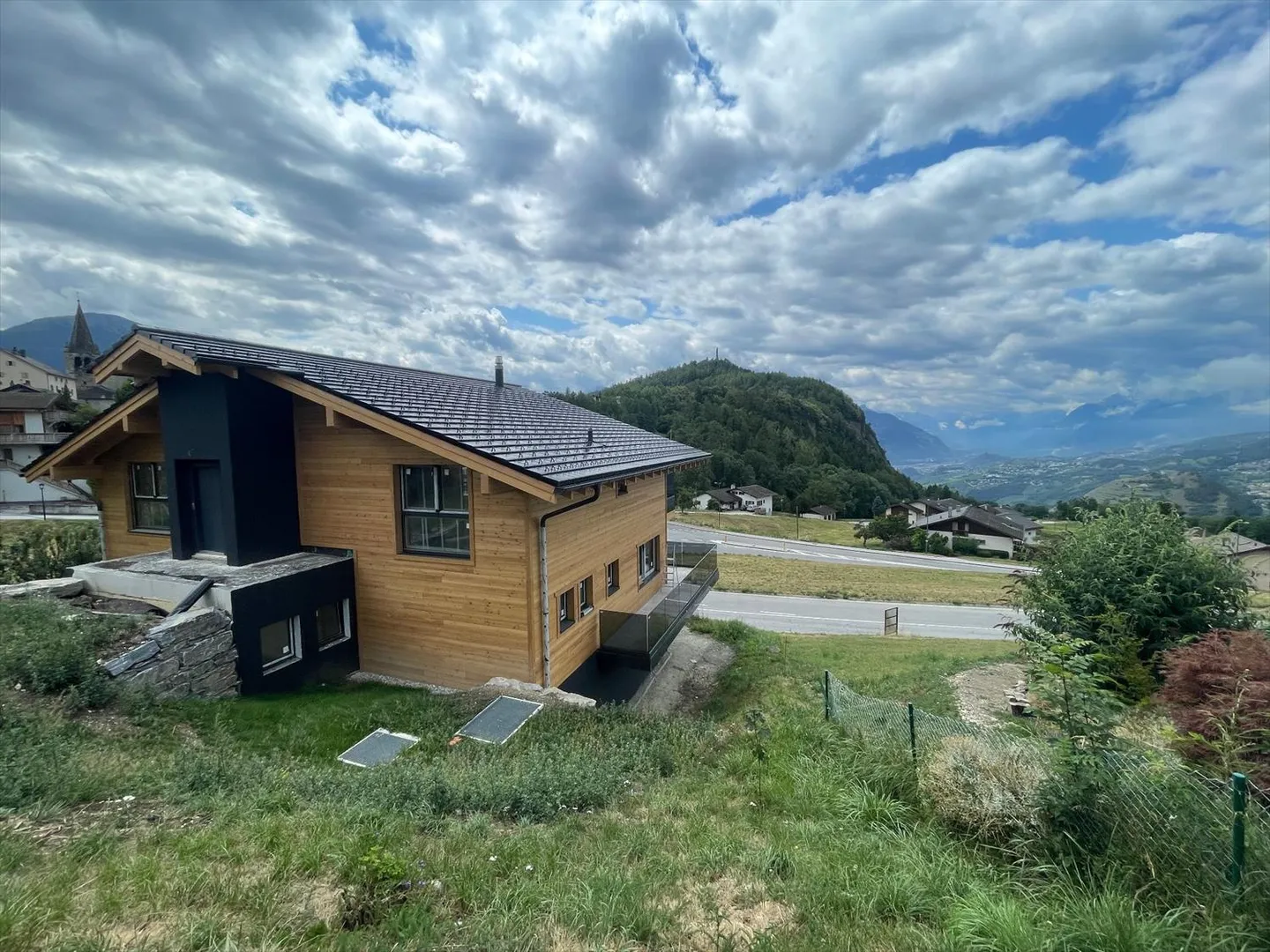 Luxuriöse Villa nur wenige Schritte vom Dorf Lens entfernt, atemberaubende Aussicht - Foto 3 von 5