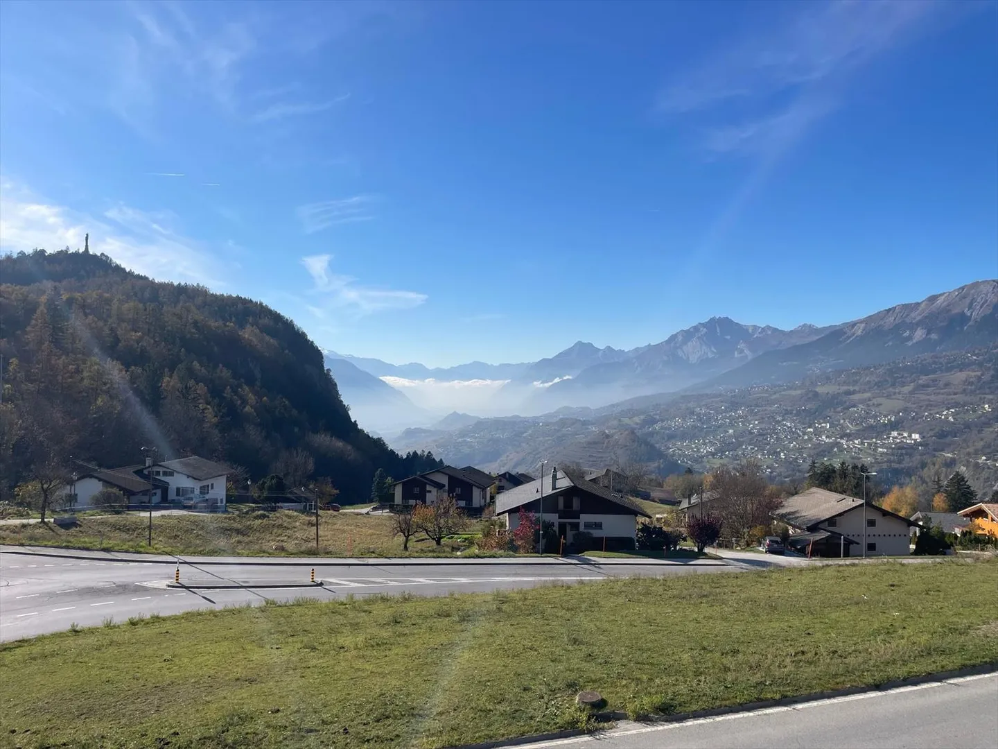 Luxuriöse Villa nur wenige Schritte vom Dorf Lens entfernt, atemberaubende Aussicht - Foto 4 von 5