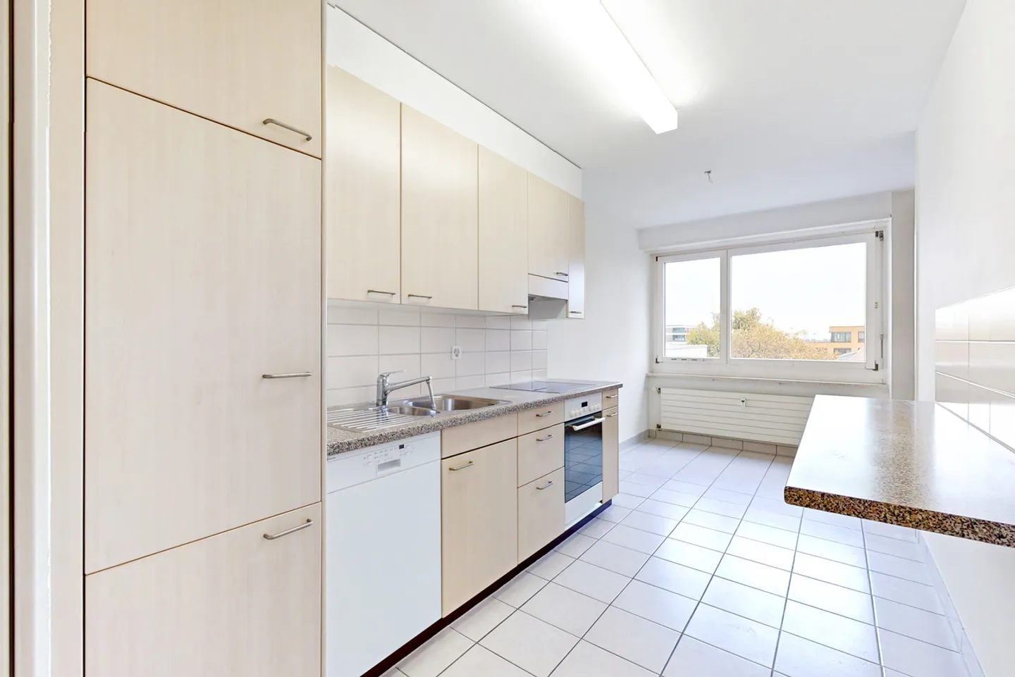 Helle Wohnung mit Balkon - Foto 2 von 9