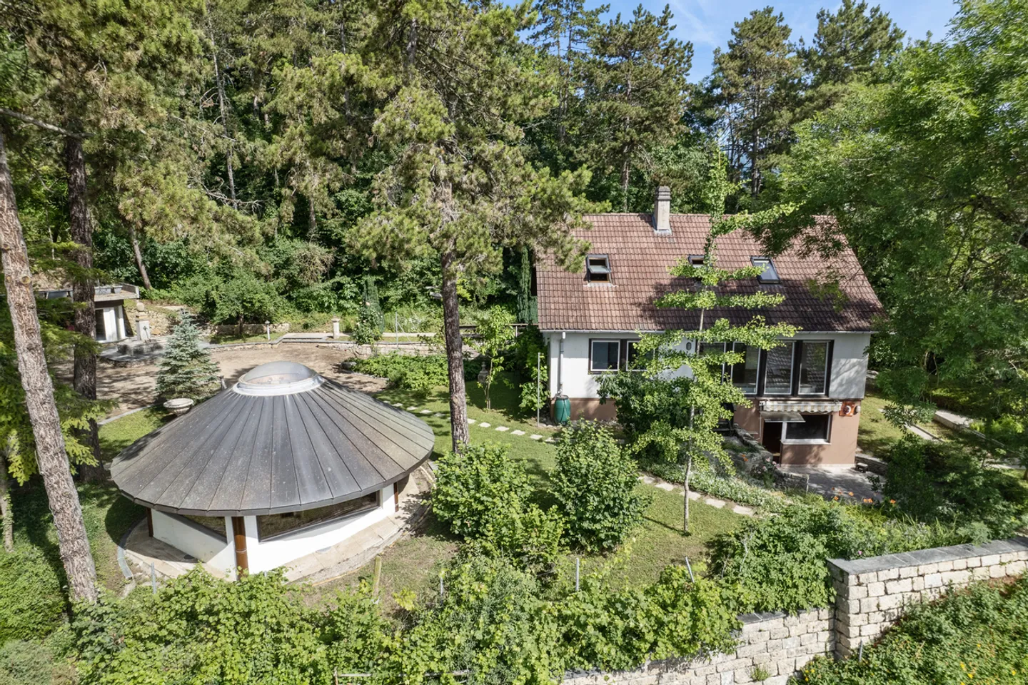 An exceptional property combining nature, forest, and urban proximity - Photo 1 of 14