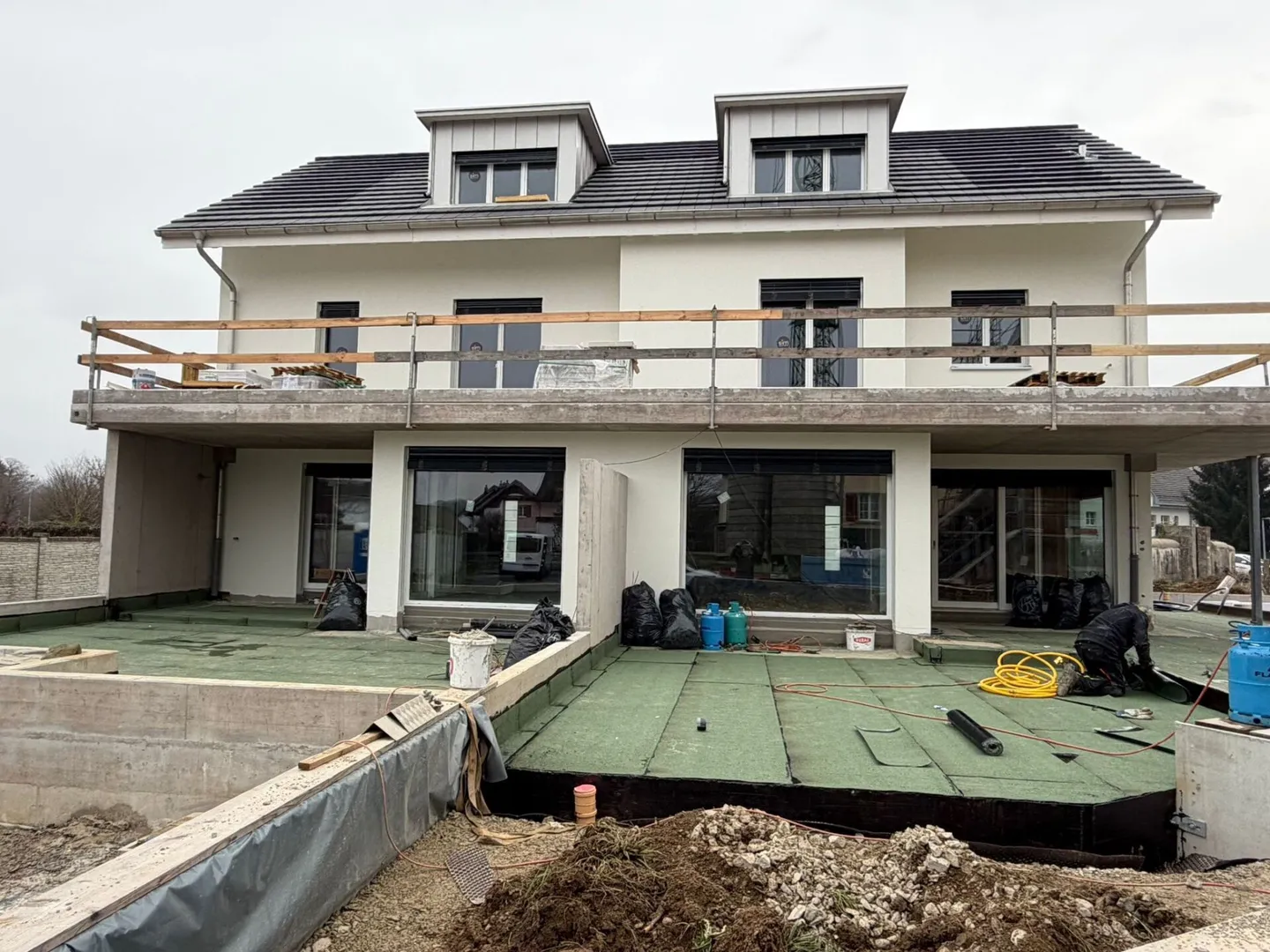 Neubau-Doppeleinfamilienhaus mit gehobener Ausstattung und viel Platz. - Foto 1 von 13