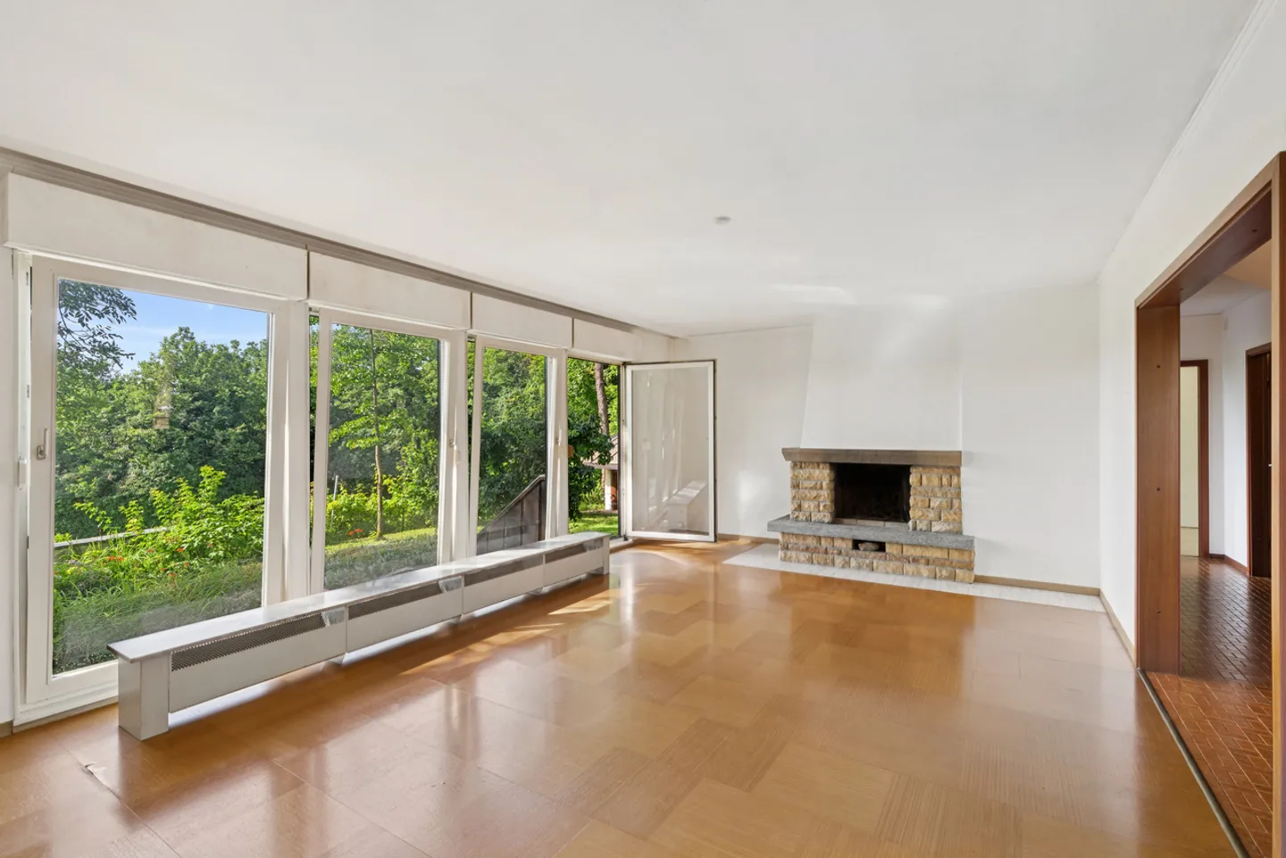 An exceptional property combining nature, forest, and urban proximity - Photo 10 of 14