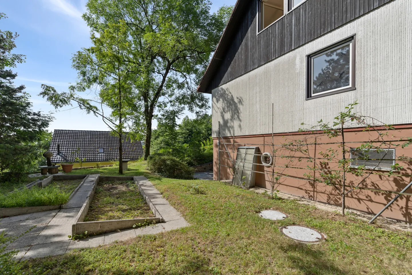 An exceptional property combining nature, forest, and urban proximity - Photo 7 of 14