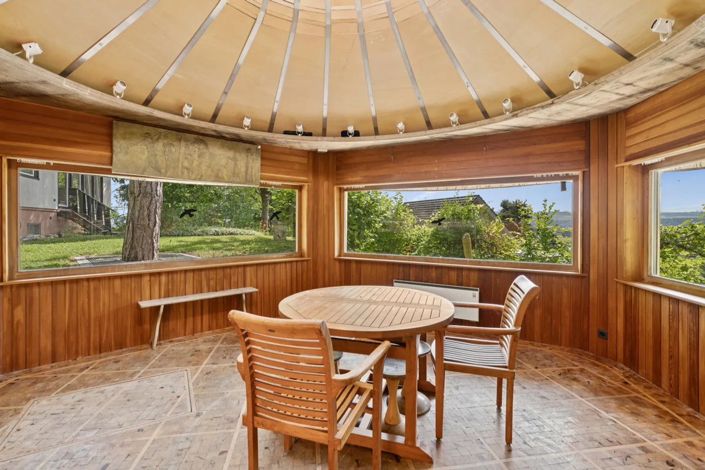 An exceptional property combining nature, forest, and urban proximity - Photo 8 of 14